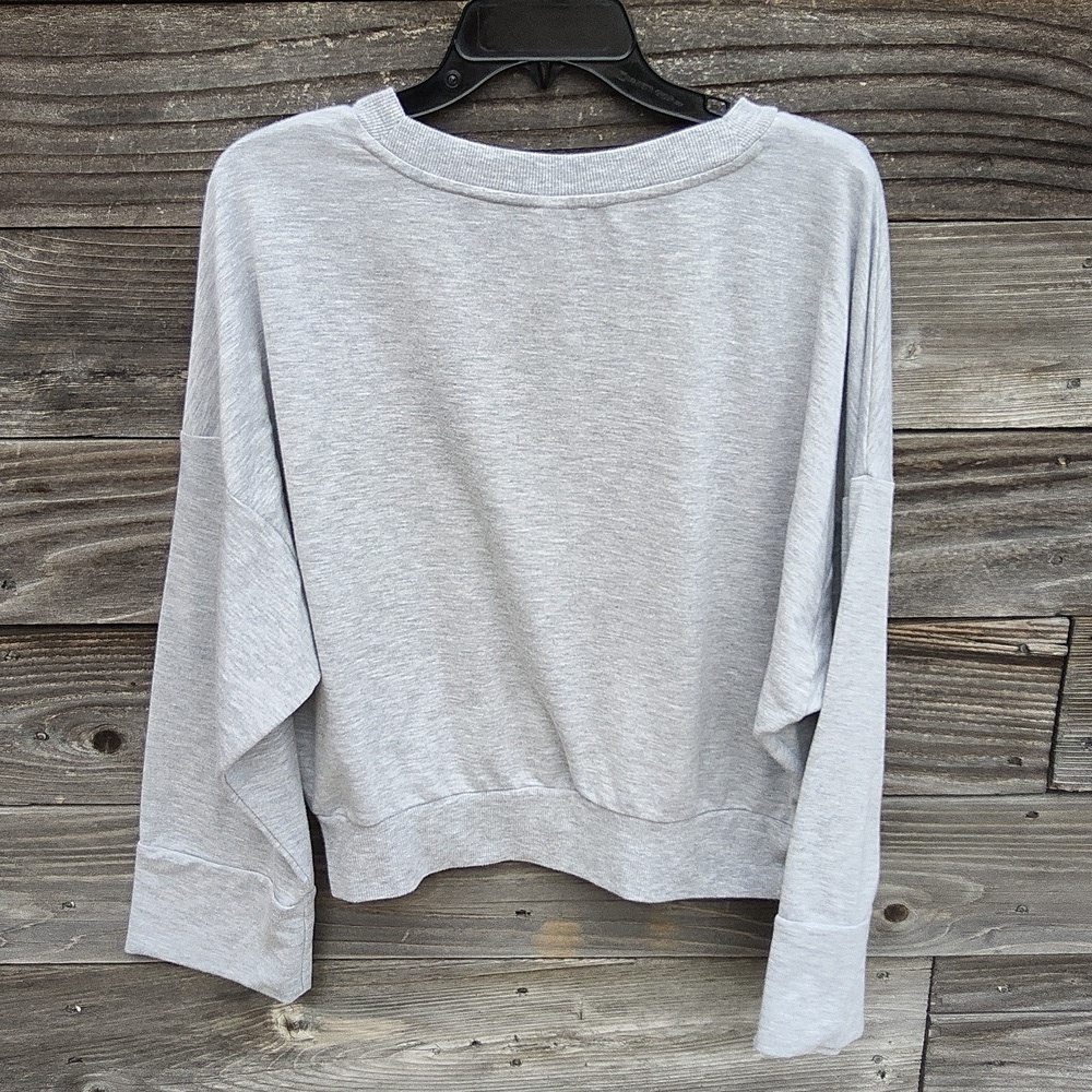 Old Navy Actice crop grey sweatshirt - Picture 4 of 5